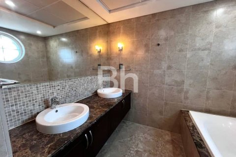 Villa en Jumeirah Park, Dubai, 3 dormitorios, 733 m², № 23390 - foto 14