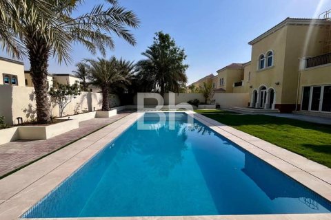 Villa en Jumeirah Park, Dubai, 3 dormitorios, 733 m², № 23390 - foto 3