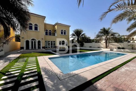 Villa en Jumeirah Park, Dubai, 3 dormitorios, 733 m², № 23390 - foto 1