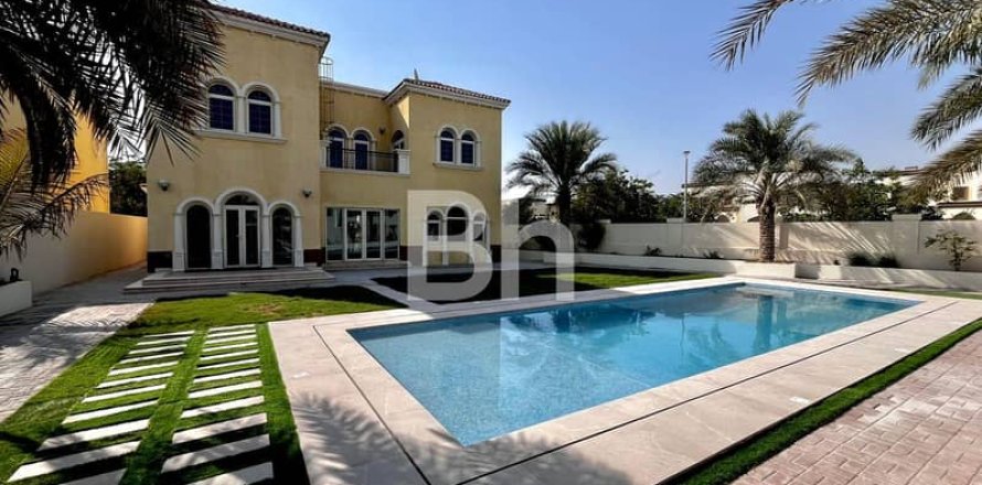 Villa en Jumeirah Park, Dubai, 3 dormitorios, 733 m², № 23390