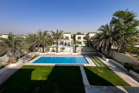 Villa en Jumeirah Park, Dubai, 3 dormitorios, 733 m², № 23390 - foto 5