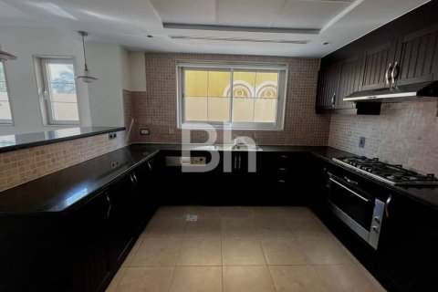 Villa en Jumeirah Park, Dubai, 3 dormitorios, 733 m², № 23390 - foto 20