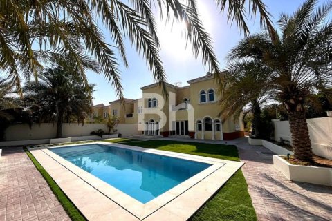 Villa en Jumeirah Park, Dubai, 3 dormitorios, 733 m², № 23390 - foto 4
