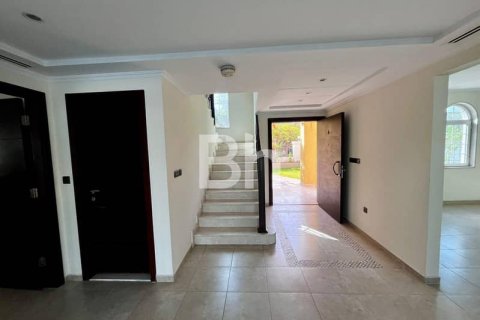 Villa en Jumeirah Park, Dubai, 3 dormitorios, 733 m², № 23390 - foto 23