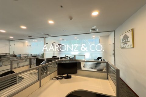 Bureau à Sheikh Zayed Road, Dubai, 178.6 m², № 78451 - photo 3