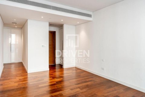 Apartment in City Walk, Dubai 2 bedrooms, 159.7 sq.m. № 128422 - photo 12