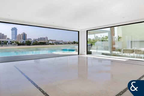 Villa in Garden Homes, Palm Jumeirah, Dubai 5 bedrooms, 658 sq.m. № 76714 - photo 2