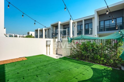 Купить таунхаус в Town Square, Дубай: 3 спальни, 194м², № 66130 - фото 17