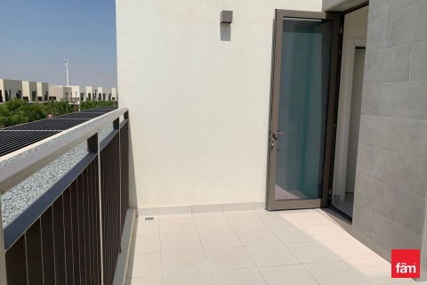 Купить виллу в Дубае: 4 спальни, 283.7м², № 111950 - фото 8
