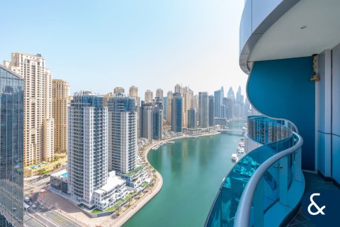 Apartment in Dubai Marina, Dubai 3 bedrooms, 202 sq.m. № 75688 - photo 1