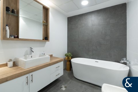 Apartment in Dubai Marina, Dubai 3 bedrooms, 202 sq.m. № 75688 - photo 12