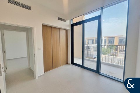 Снять в аренду виллу в EMAAR South, Dubai South (Dubai World Central), Дубай: 4 спальни, 357м², № 76497 - фото 12