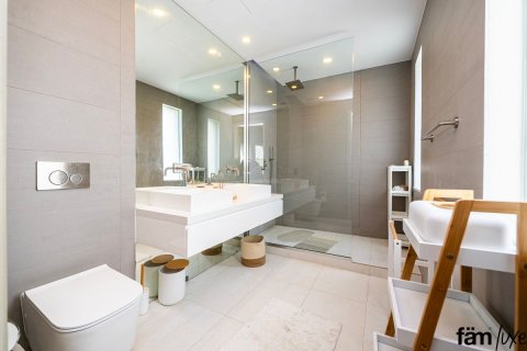 Villa à Dubai, 5 chambres, 1740.1 m², № 64463 - photo 19