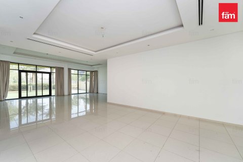 Villa à Dubai, 5 chambres, 660.1 m², № 17082 - photo 2