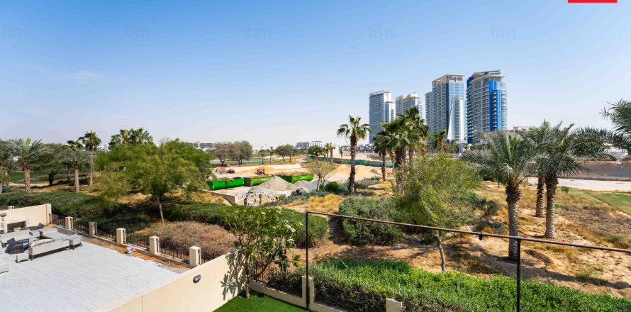 Villa à Dubai, 5 chambres, 660.1 m², № 17082