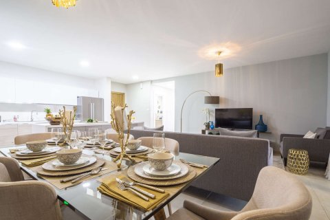 Купить квартиру в Джумейра Гольф Эстейтс, Дубай: 4 спальни, 216м², № 29742 - фото 2