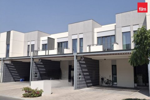 Adosado en Dubai, 3 dormitorios, 131.3 m², № 10994 - foto 1