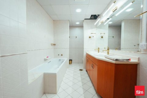 Apartment in Dubai Marina, Dubai 3 bedrooms, 224.8 sq.m. № 84871 - photo 17