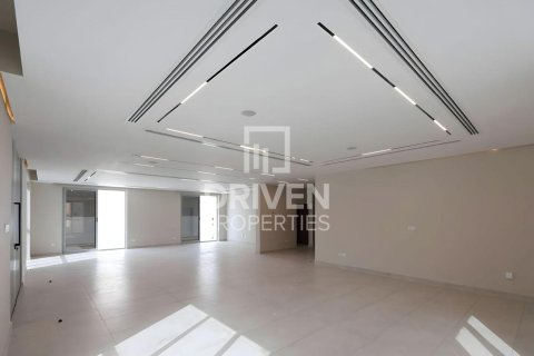 Villa en Jumeirah, Dubai, 4 dormitorios, 668.9 m², № 130065