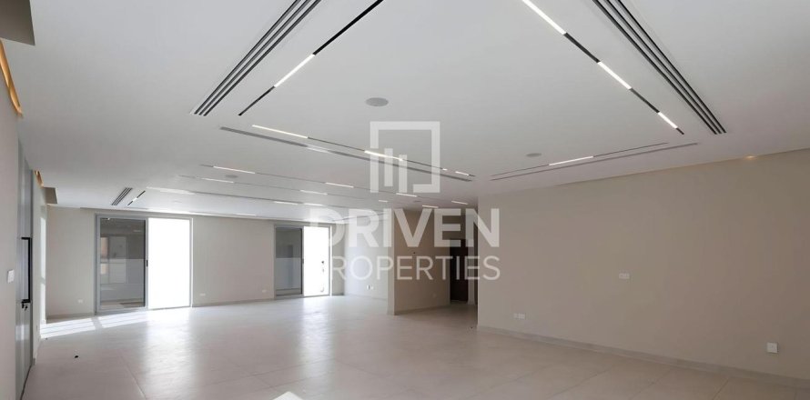 Вилла в Джумейре, Дубай, 4 спальни, 668.9м², № 130065