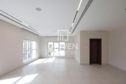 Villa en Jumeirah, Dubai, 4 dormitorios, 668.9 m², № 130065 - foto 17