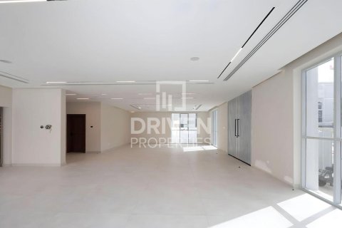 Villa en Jumeirah, Dubai, 4 dormitorios, 668.9 m², № 130065 - foto 16