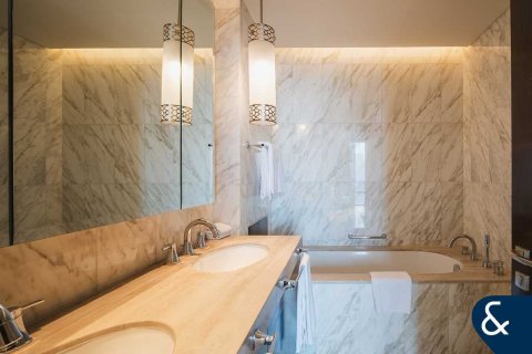 Снять в аренду квартиру в Даунтаун Дубай (Даунтаун Бурдж Дубай), Дубай: 3 спальни, 184м², № 76644 - фото 10