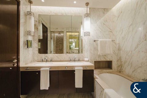 Снять в аренду квартиру в Даунтаун Дубай (Даунтаун Бурдж Дубай), Дубай: 3 спальни, 184м², № 76644 - фото 18