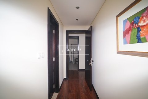 Apartment in Jumeirah Lake Towers, Dubai 2 bedrooms, 154 sq.m. № 18410 - photo 5