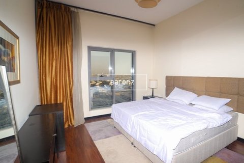 Apartment in Jumeirah Lake Towers, Dubai 2 bedrooms, 154 sq.m. № 18410 - photo 10