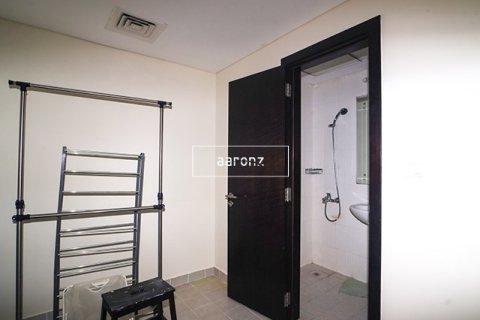 Apartment in Jumeirah Lake Towers, Dubai 2 bedrooms, 154 sq.m. № 18410 - photo 13