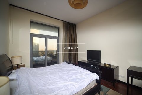 Apartment in Jumeirah Lake Towers, Dubai 2 bedrooms, 154 sq.m. № 18410 - photo 9