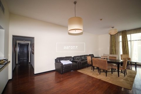 Apartment in Jumeirah Lake Towers, Dubai 2 bedrooms, 154 sq.m. № 18410 - photo 3