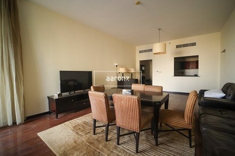 Apartment in Jumeirah Lake Towers, Dubai 2 bedrooms, 154 sq.m. № 18410 - photo 4