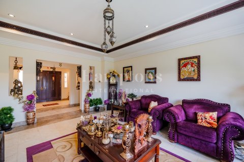Villa en The Lakes, Dubai, 5 dormitorios, 568.93797200 m², № 16743 - foto 10