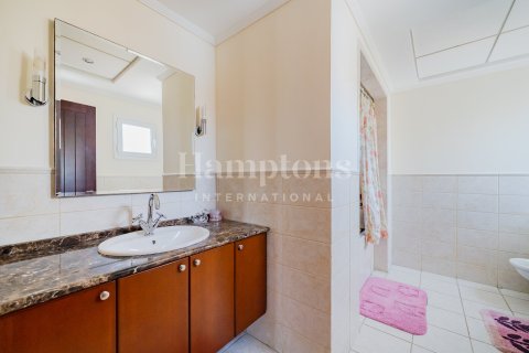 Villa en The Lakes, Dubai, 5 dormitorios, 568.93797200 m², № 16743 - foto 9
