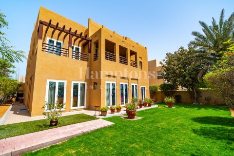 Villa en The Lakes, Dubai, 5 dormitorios, 568.93797200 m², № 16743 - foto 3