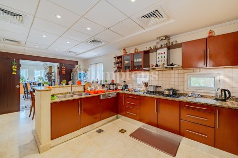 Villa en The Lakes, Dubai, 5 dormitorios, 568.93797200 m², № 16743 - foto 11