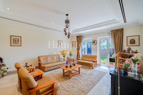 Villa en The Lakes, Dubai, 5 dormitorios, 568.93797200 m², № 16743 - foto 4