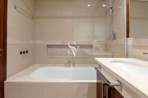 Apartment in Downtown Dubai (Downtown Burj Dubai), Dubai 3 bedrooms, 169 sq.m. № 105587 - photo 11