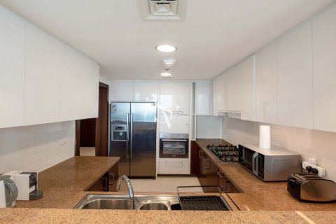 Apartment in Downtown Dubai (Downtown Burj Dubai), Dubai 3 bedrooms, 169 sq.m. № 105587 - photo 18
