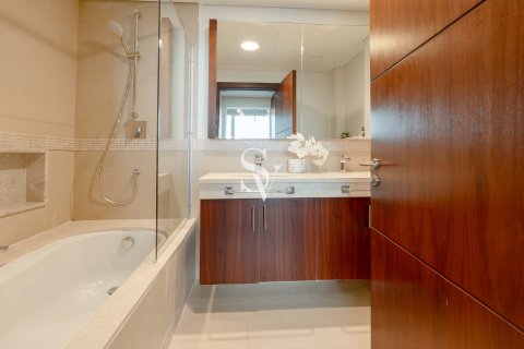 Apartment in Downtown Dubai (Downtown Burj Dubai), Dubai 3 bedrooms, 169 sq.m. № 105587 - photo 12