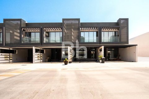 Villa in Al Furjan, Dubai 4 bedrooms, 201 sq.m. № 24801 - photo 2