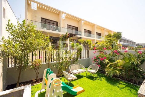 Villa in Al Furjan, Dubai 4 bedrooms, 201 sq.m. № 24801 - photo 5