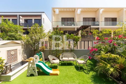 Villa in Al Furjan, Dubai 4 bedrooms, 201 sq.m. № 24801 - photo 6