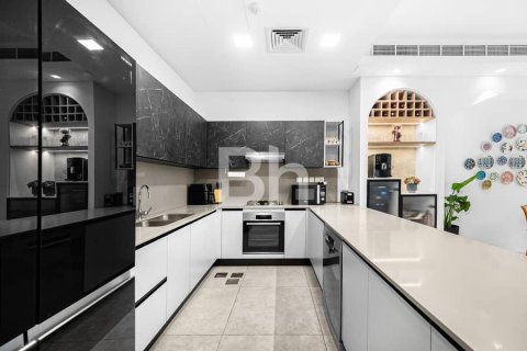 Villa in Al Furjan, Dubai 4 bedrooms, 201 sq.m. № 24801 - photo 19