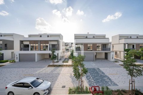 Снять в аренду таунхаус в Tilal Al Ghaf, Дубай: 4 спальни, 316м², № 22195 - фото 10