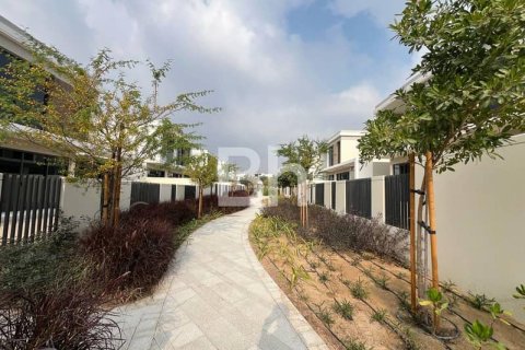 Снять в аренду виллу в Tilal Al Ghaf, Дубай: 4 спальни, 374м², № 22170 - фото 14