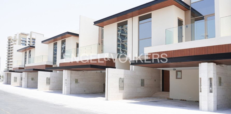 Adosado en Al Furjan, Dubai, 4 dormitorios, 303.2 m², № 8128