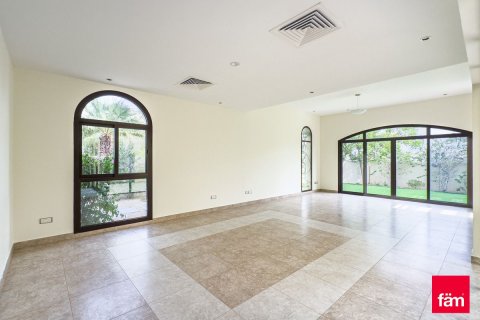 Townhouse in Dubai 4 bedrooms, 381.9 sq.m. № 77805 - photo 1
